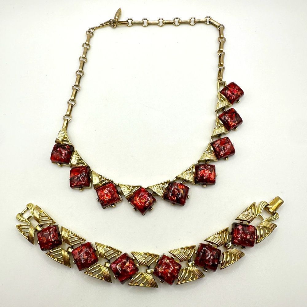 Vintage 60s Coro Red Lucite "confetti" Choker necklace and bracelet set!‎